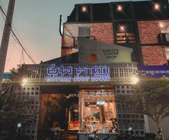 Fachada de la propiedad por la tarde o noche