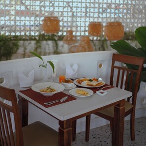 Free daily cooked-to-order breakfast 