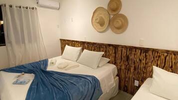 Standard-Dreibettzimmer | Minibar, Schreibtisch, Bügeleisen/Bügelbrett, kostenloses WLAN