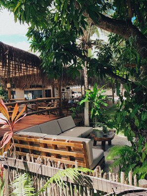 24 吋智能電視連有線電視頻道、電視