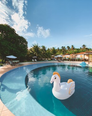 Udendørs pool, åben fra kl. 08.30 til kl. 21.00, gratis hytter