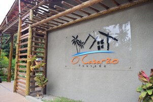 Fachada de la propiedad