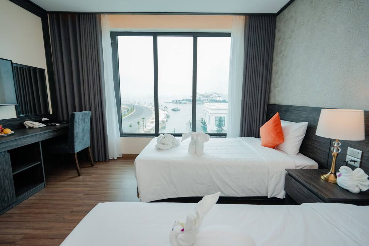 Deluxe Triple Room | Minibar, in-room safe, blackout drapes, free WiFi
