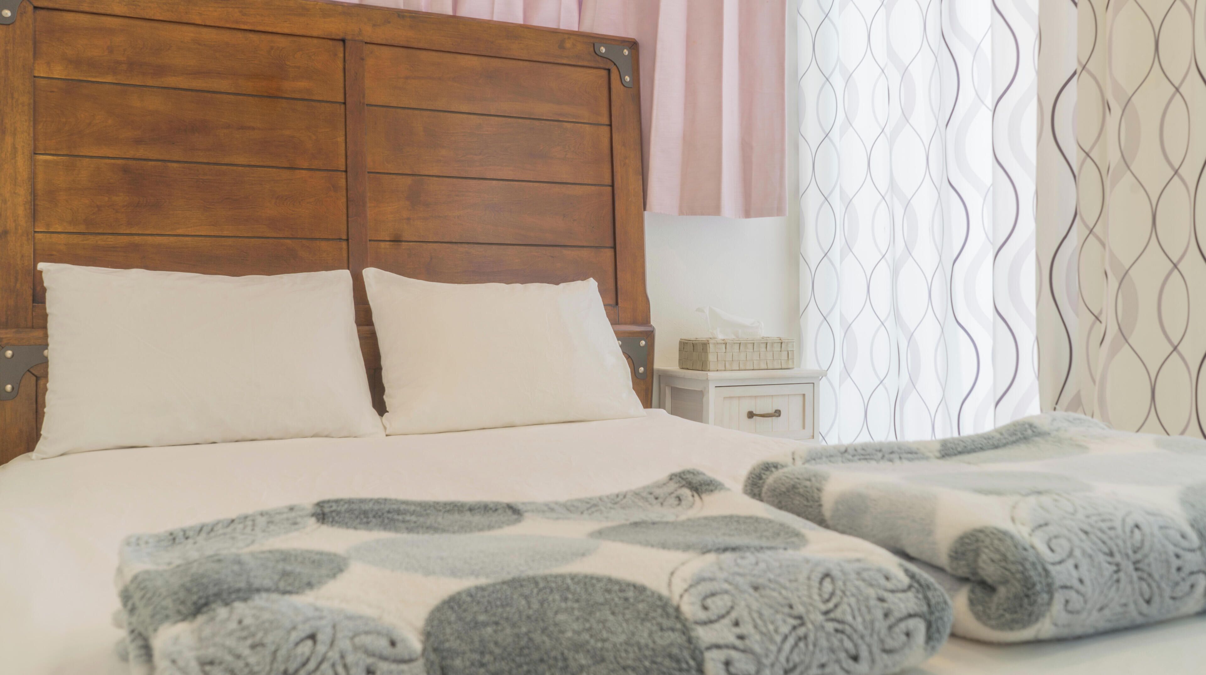 2 bedrooms, iron/ironing board, WiFi, bed sheets