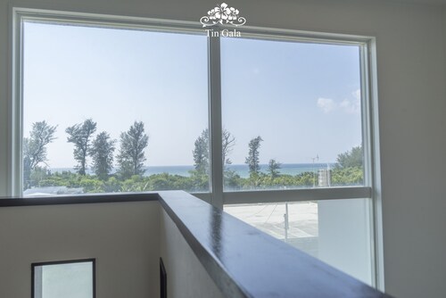 Ocean Villa Tin Gala 202 ★ BBQ available ★ Beach side ★ Free WiFi ★ Free Parking ★ Ocean View ★ Mezzanine Floor