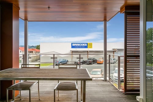 Relax on Roberts - Modern and Central Apartment - Free Wi-Fi