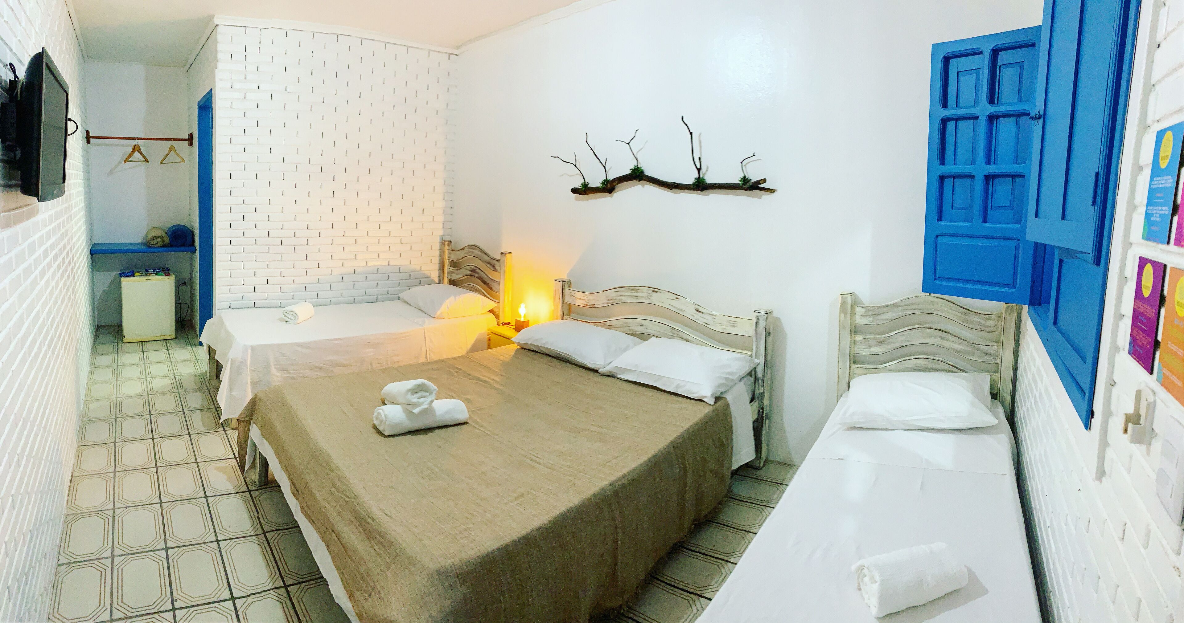 Minibar, free WiFi, bed sheets