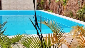 Hồ bơi ngoài trời