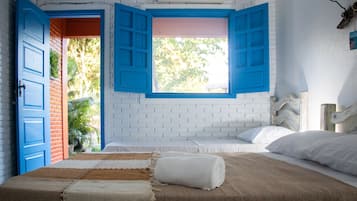 Minibar, truy cập Internet không dây miễn phí, bộ trải giường