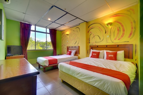 Superior Suite | Free WiFi, bed sheets - OYO 90929 DJ Hotel (Lumut)