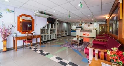OYO 90929 DJ Hotel