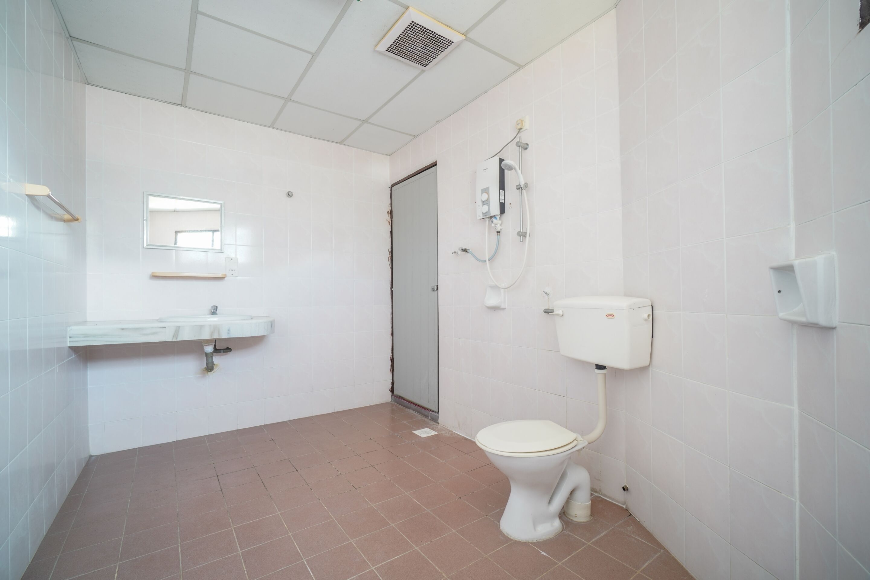 Deluxe Suite | Bathroom | Shower, free toiletries, bidet, towels