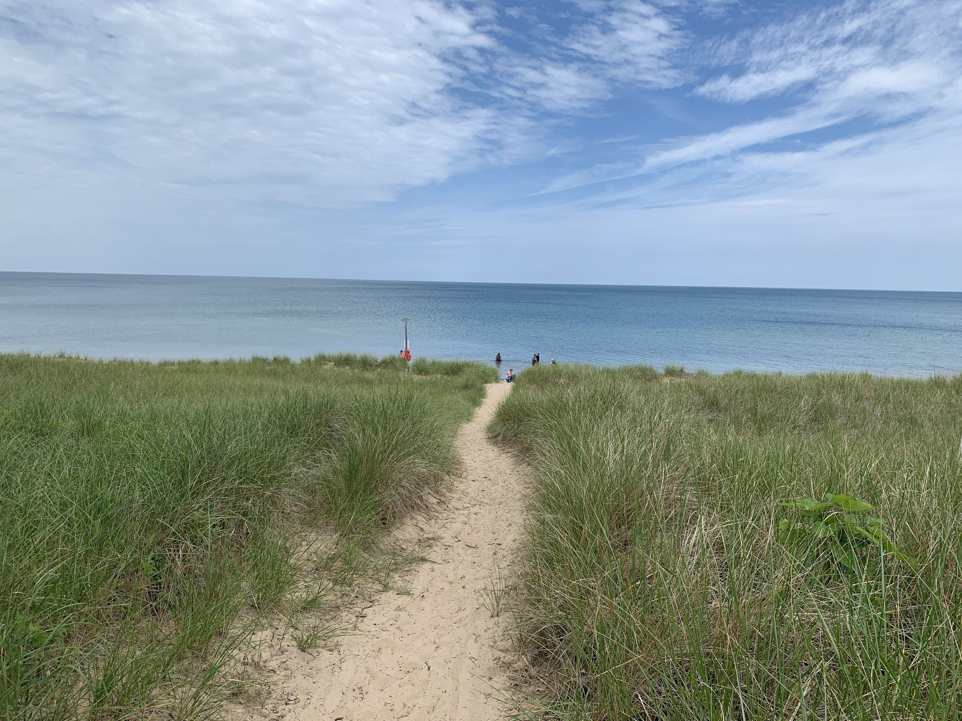 在海灘附近、躺椅、沙灘巾
