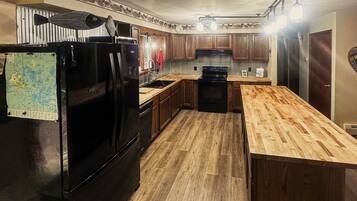 Geladeira, micro-ondas, fogĂŁo, cooktop