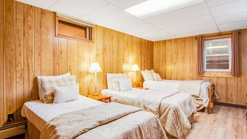 3 bedrooms, iron/ironing board, Internet, bed sheets