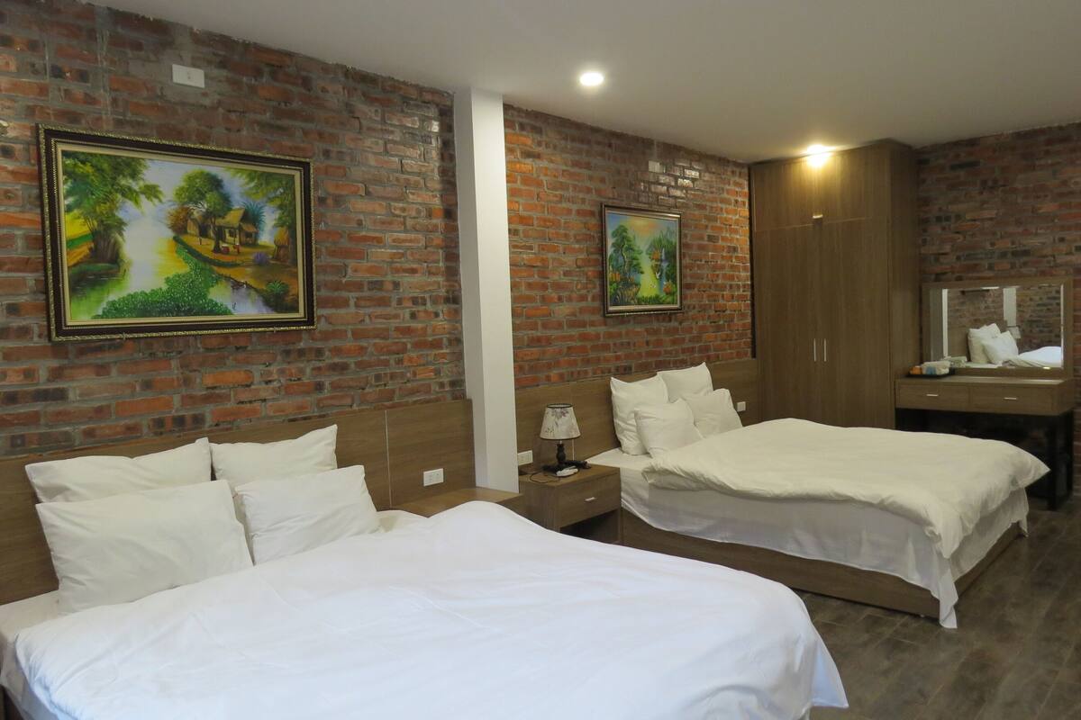 Family Suite | 1 bedroom, desk, laptop workspace, blackout drapes