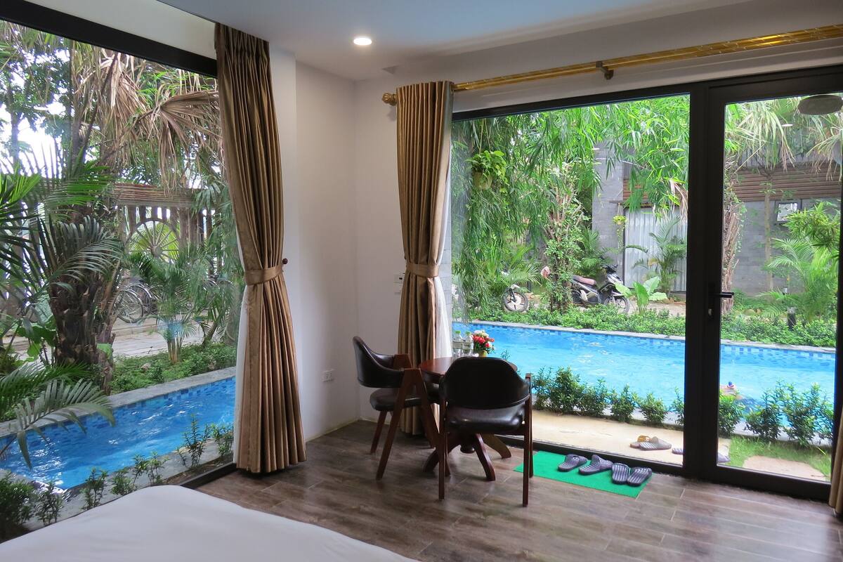 Lake & Pool View Room | Interior