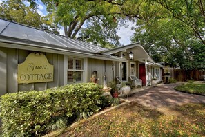 Exterior - Adams Guest Full House, King Williams Area, Southtown (San Antonio)