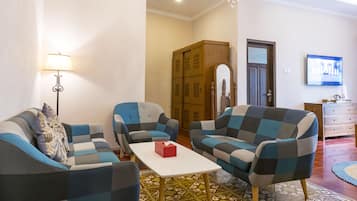 Superior Room, 1 Queen Bed | Room amenity
