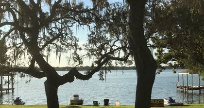 Beautiful Spacious Lakefront home