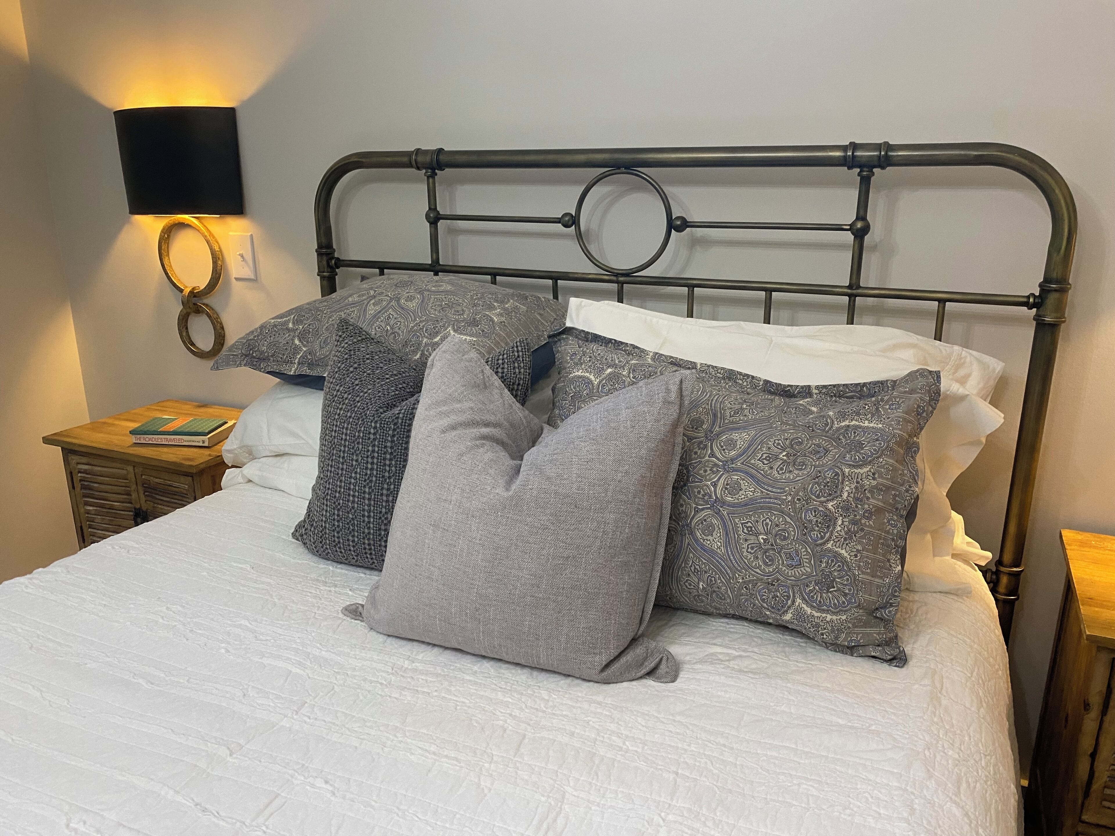 Battlefield Bungalow- Walk to Pickleball & Downtown!