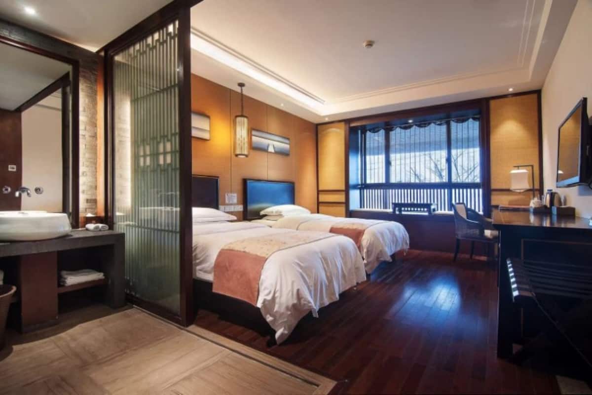 Blackout curtains, free WiFi, bed sheets