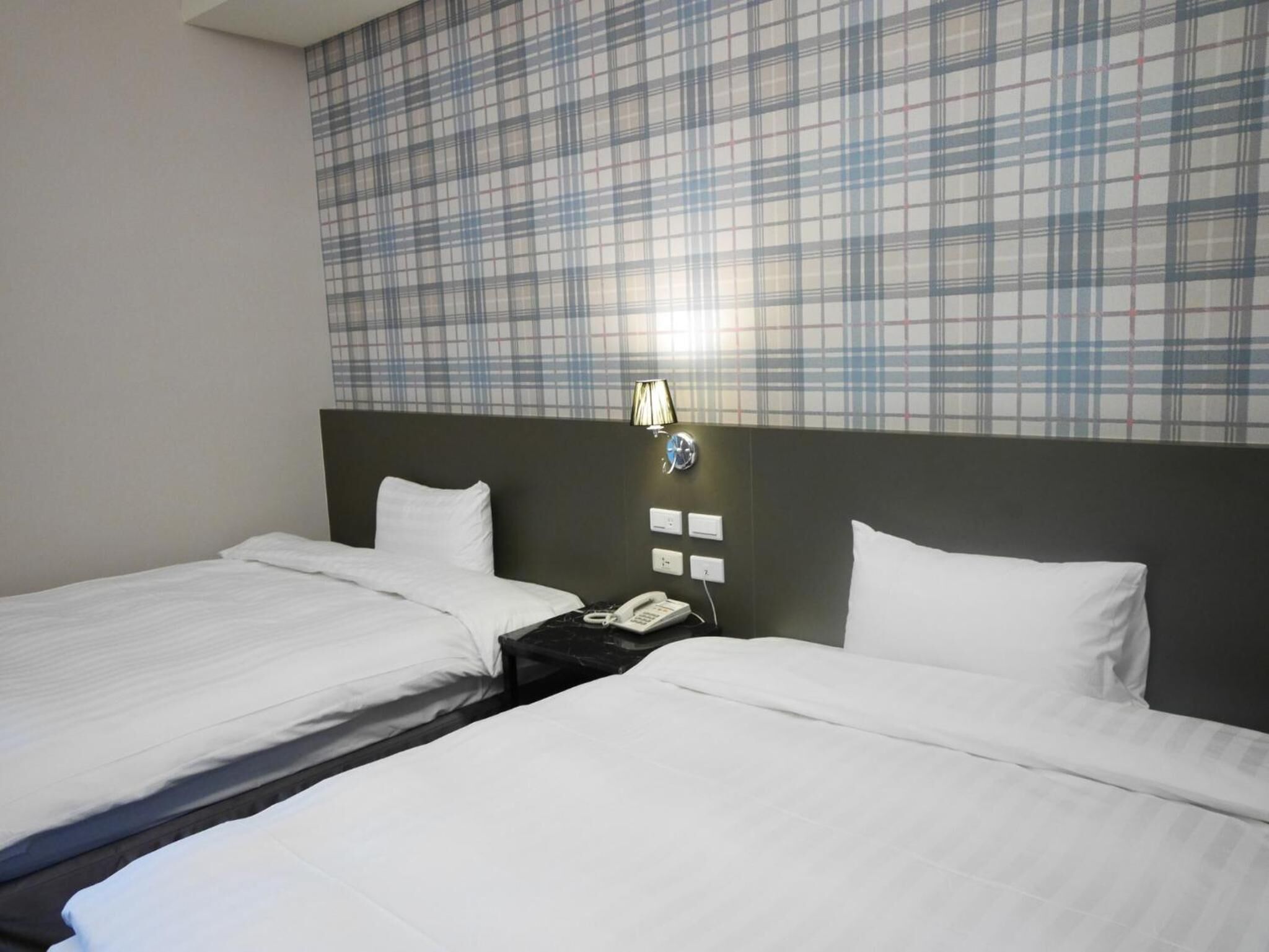 desk, blackout curtains, soundproofing, free wifi