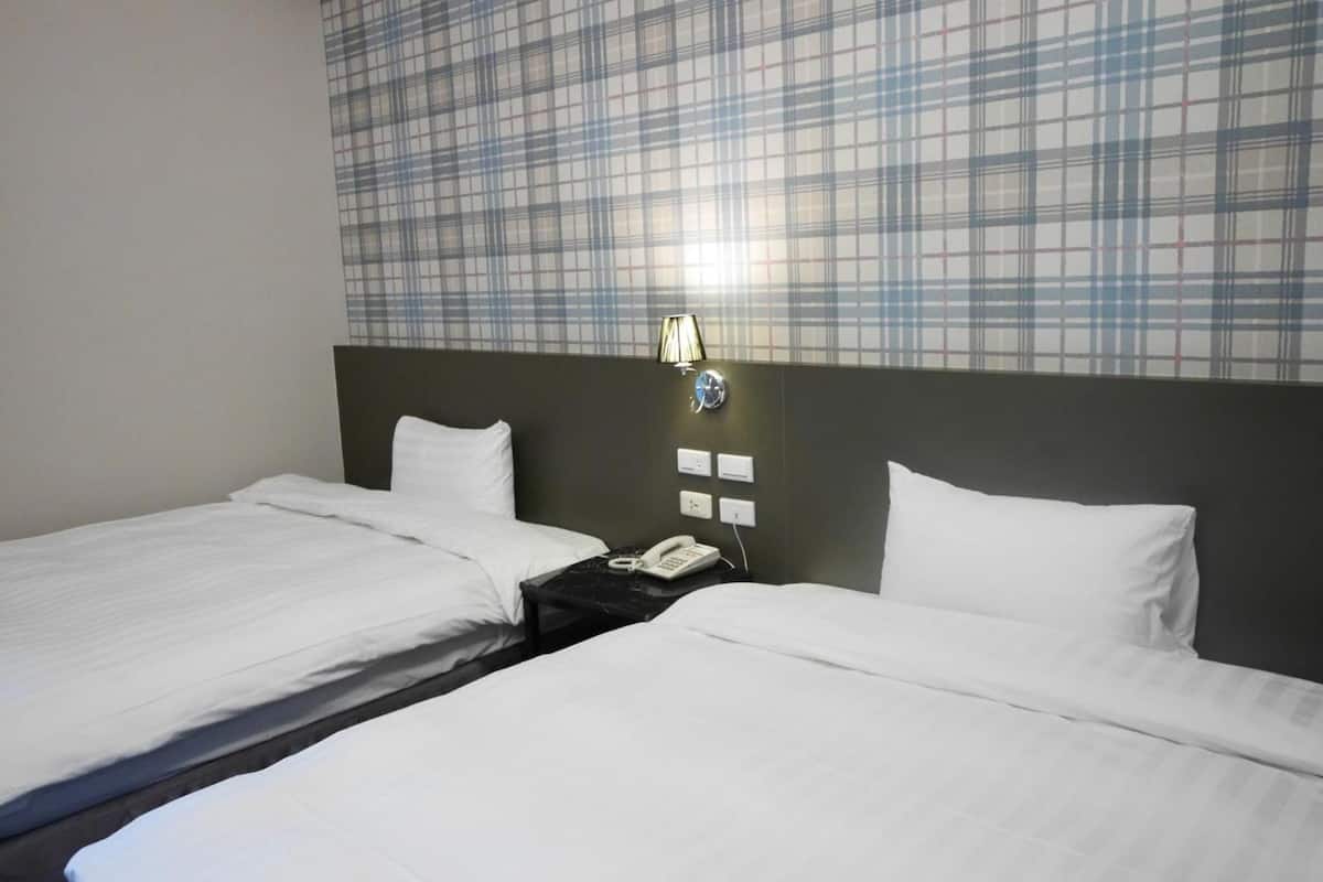 desk, blackout curtains, soundproofing, free wifi