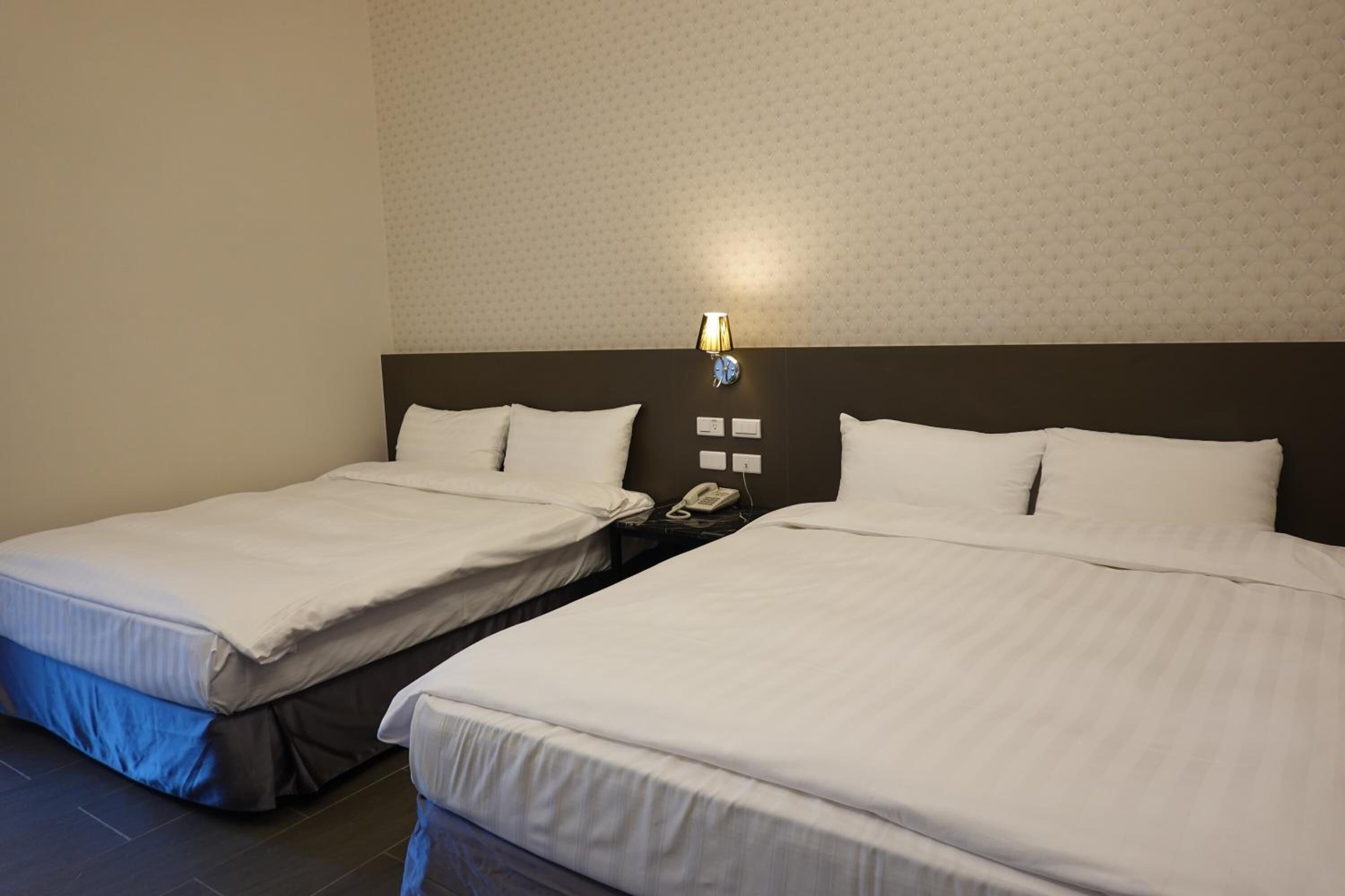 desk, blackout curtains, soundproofing, free wifi