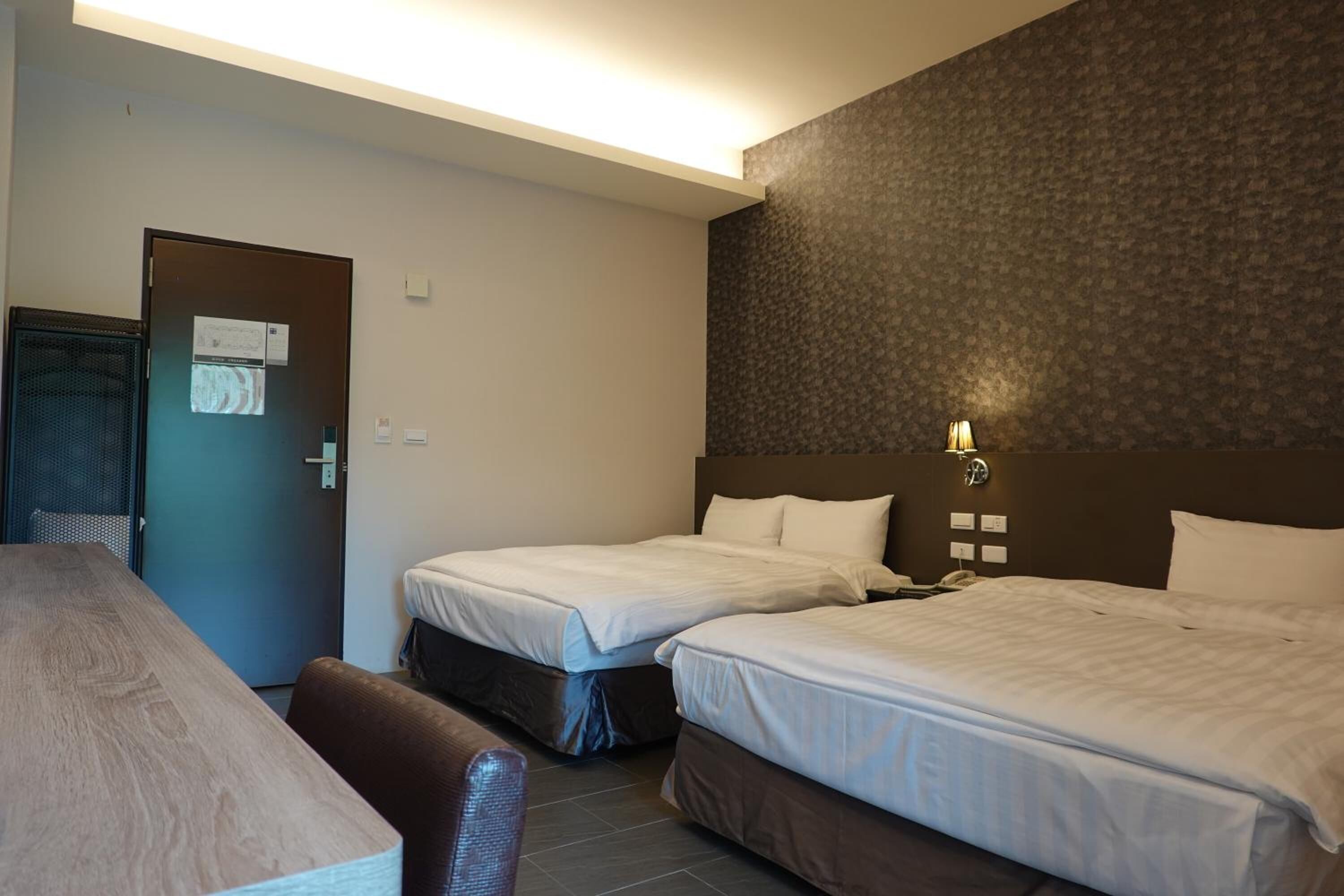 desk, blackout curtains, soundproofing, free wifi