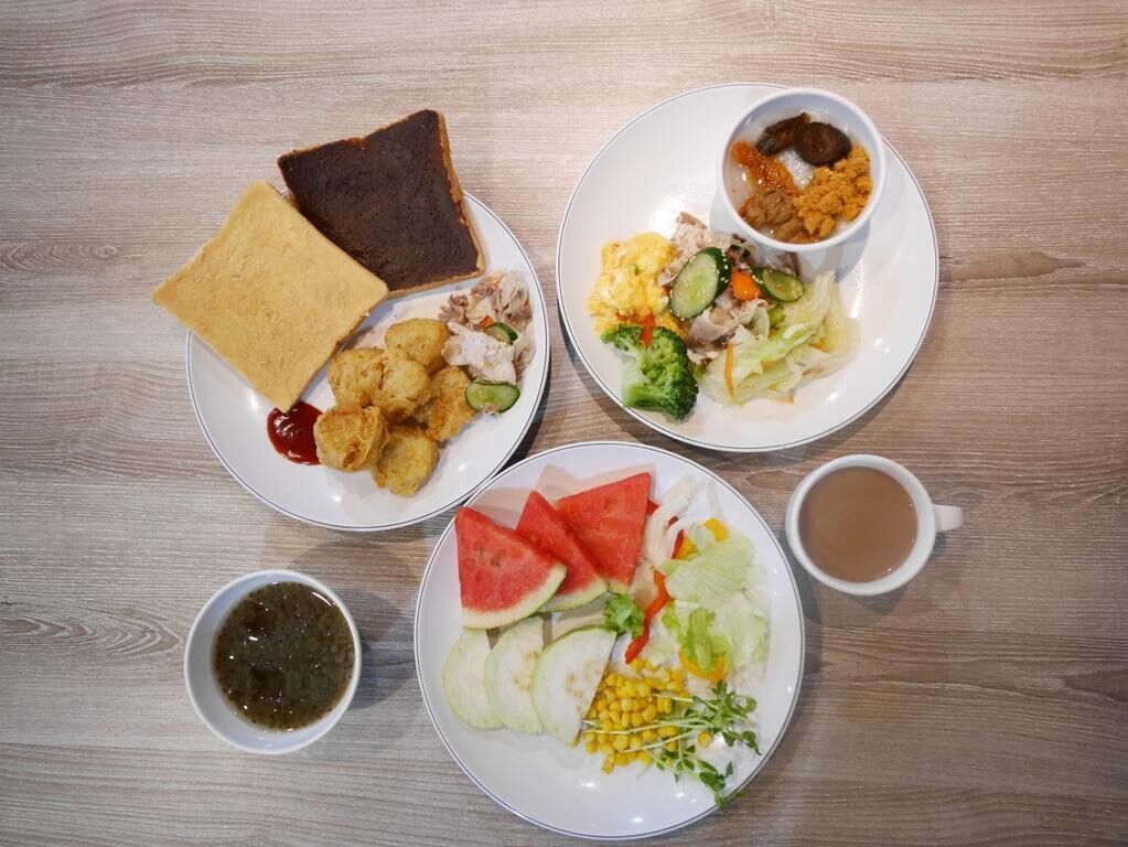 daily self-service breakfast (twd 200 per person)