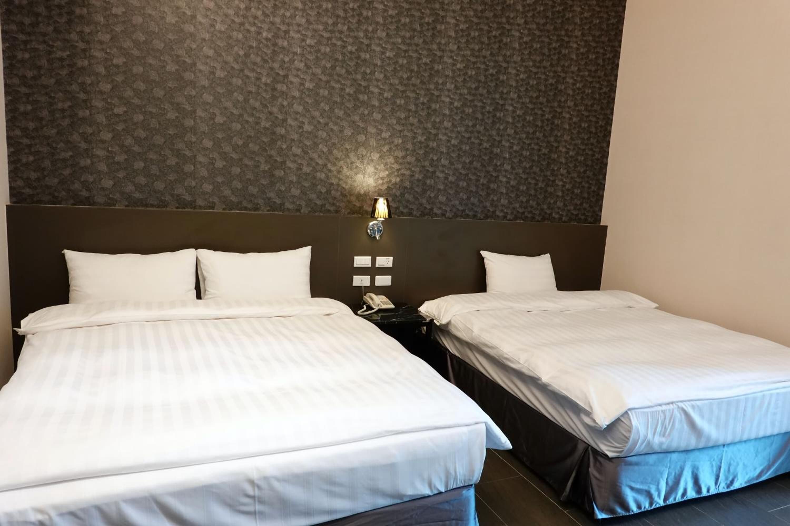 desk, blackout curtains, soundproofing, free wifi