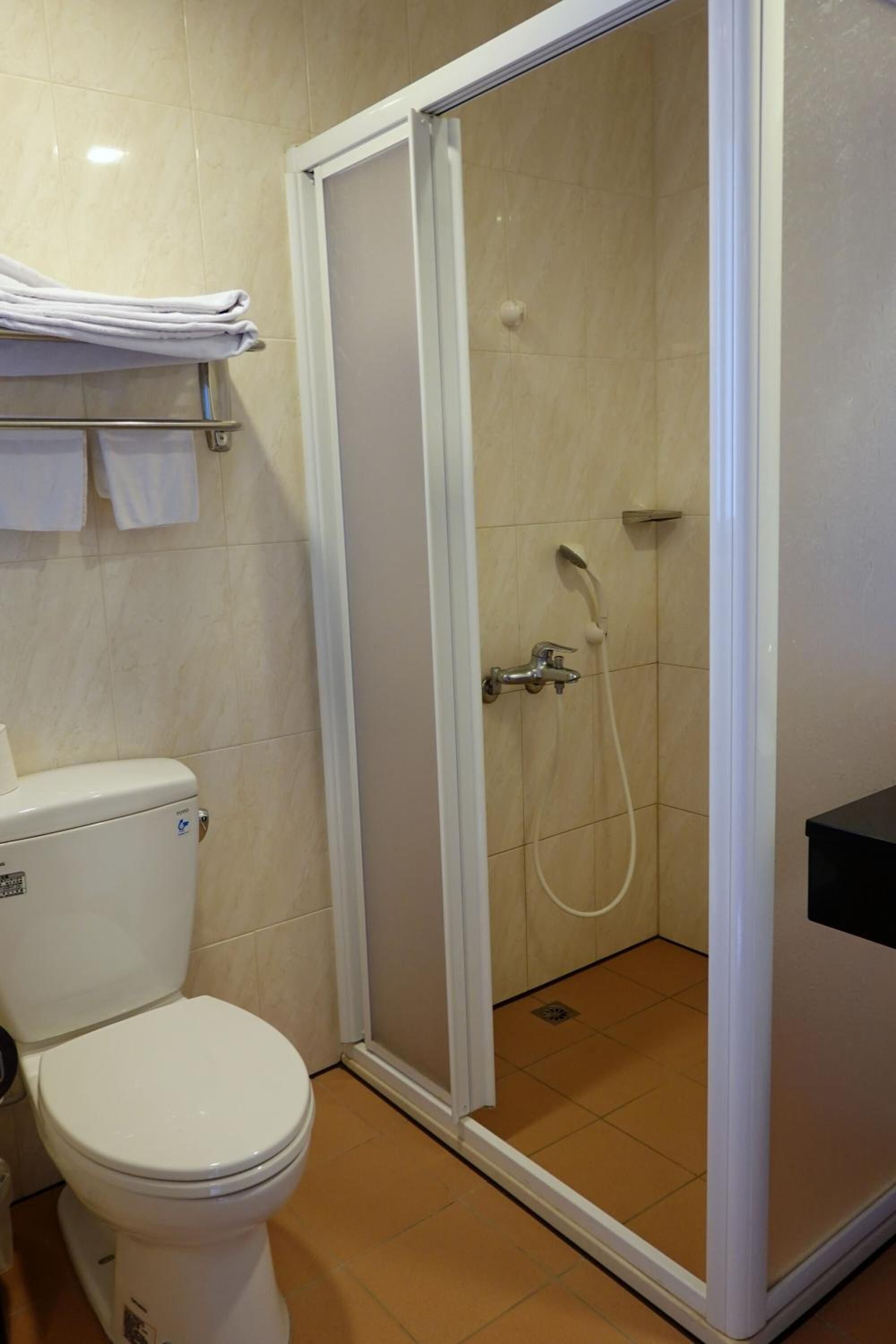 shower, free toiletries, hair dryer, slippers