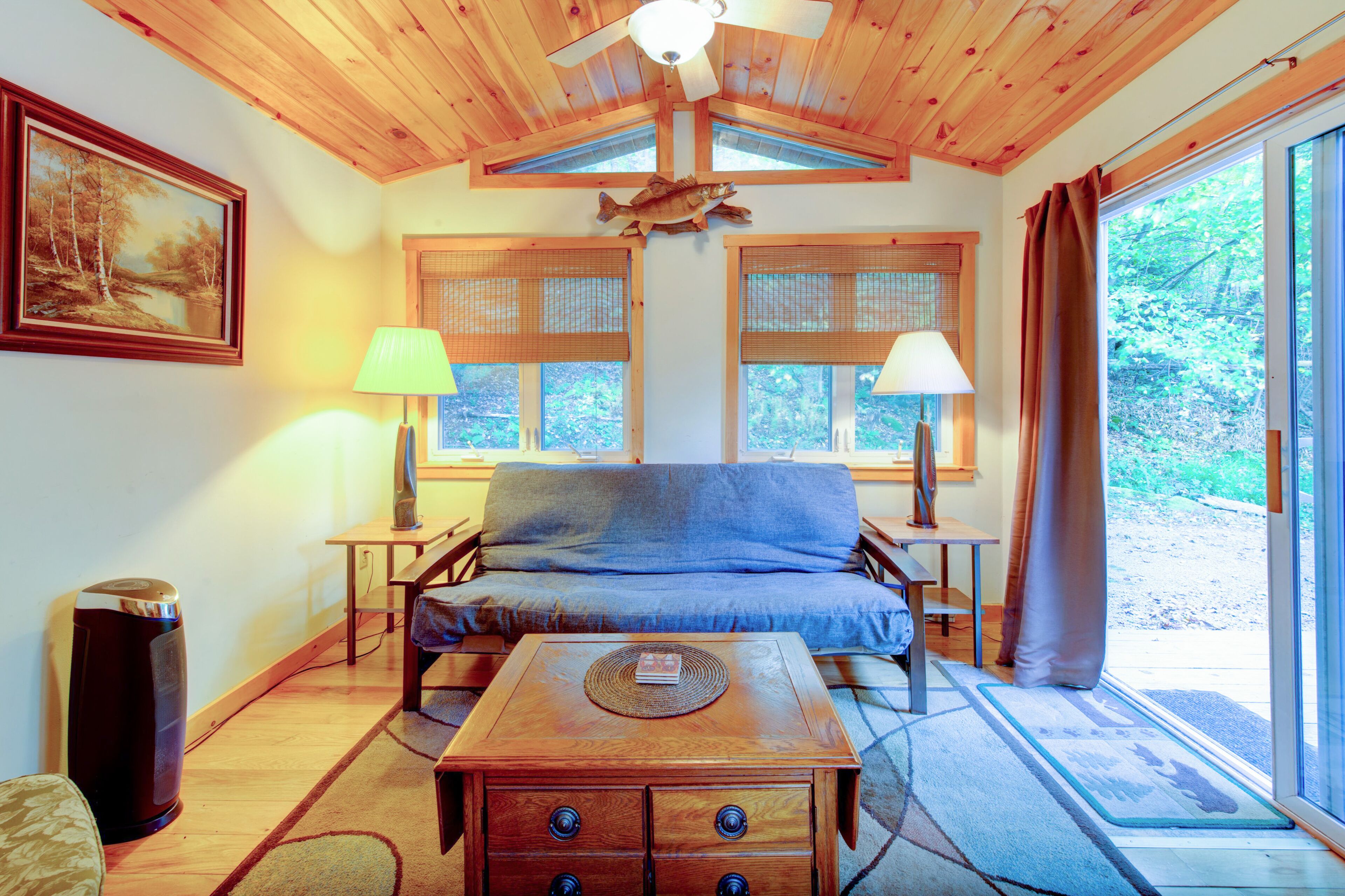 Dog-friendly home in a great, central location w/ private hot tub & golf nearby