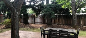 Retro West 3 Bedroom Home by RedAwning