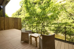 <BLISS> Luxury Twin Room, River View, Ground Floor, with Jacuzzi | Terrace/patio