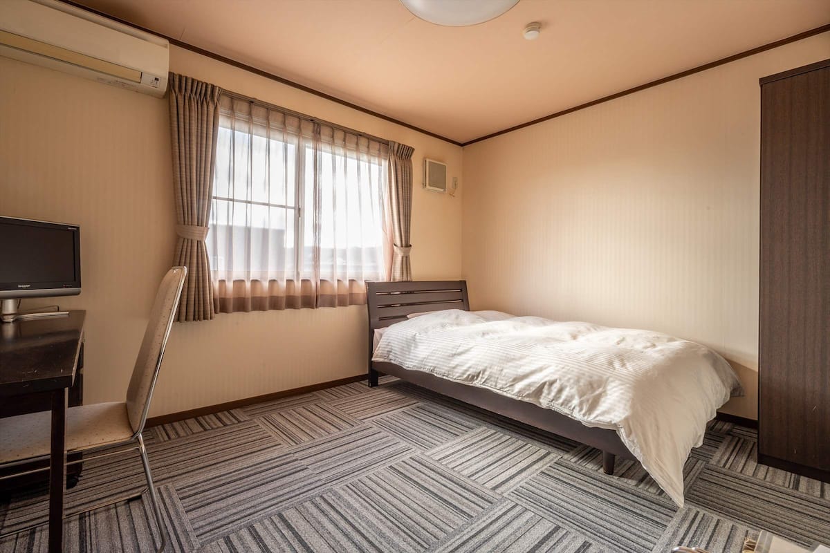 Iron/ironing board, free WiFi