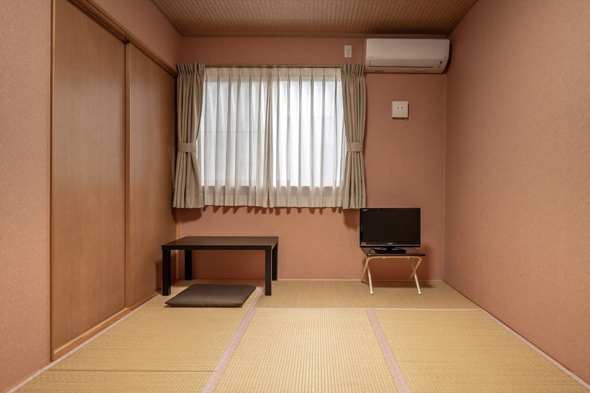 Iron/ironing board, free WiFi
