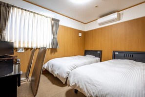 Chambre avec lits jumeaux | Fer et planche Ă repasser, accĂšs au Wi-Fi (inclus)