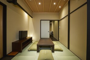 Flat-screen TV - Rinn Tsukinuke (Kyoto)