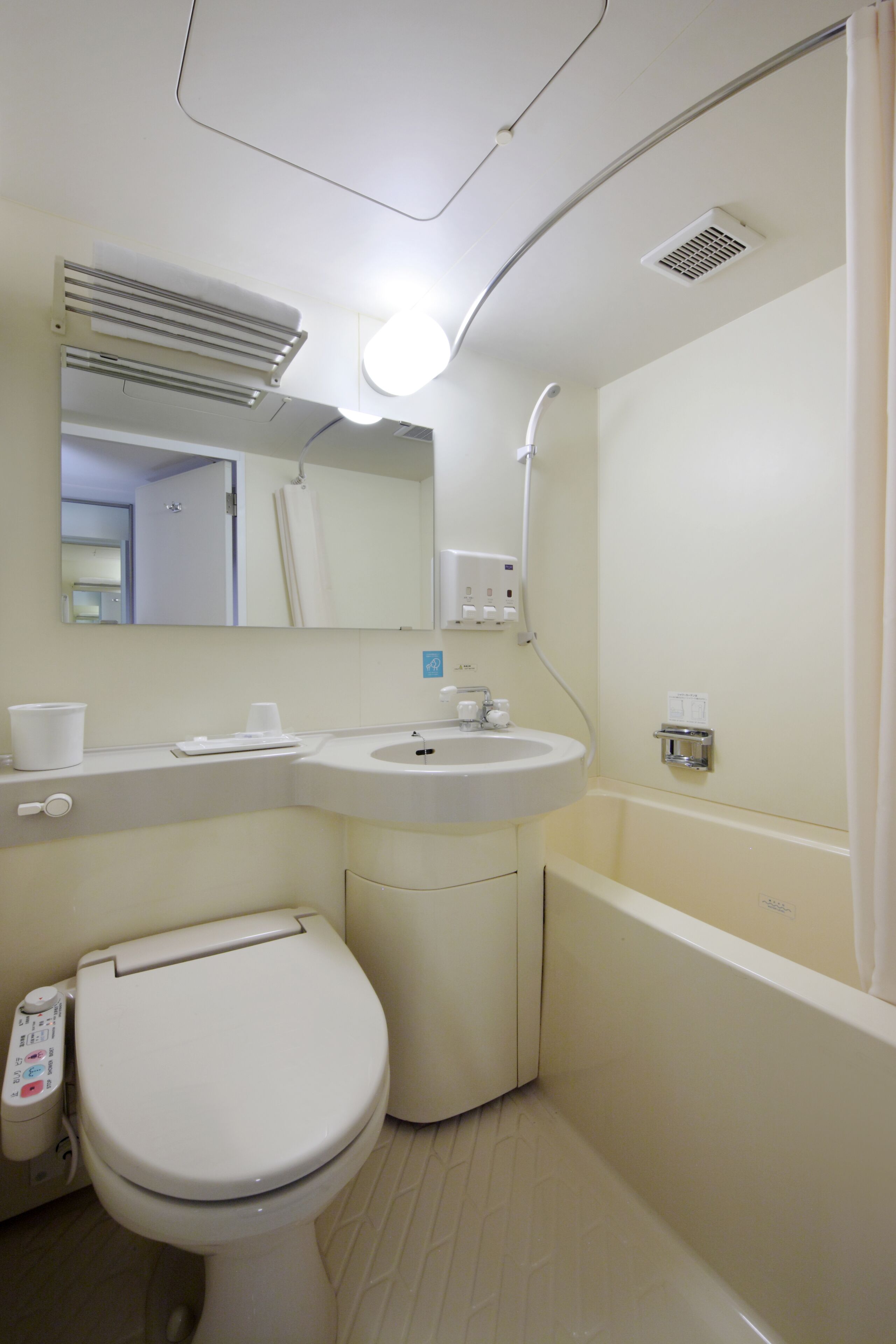 combined shower/bathtub, free toiletries, hair dryer, slippers