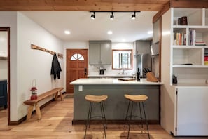 Fridge, microwave, oven, stovetop - Charming Sunnyside Cabin with Sauna - Walk to Lake (Tahoe City)