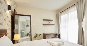Decoración personalizada, muebles diferentes y escritorio 