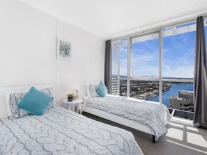 Comfort Apartment | 2 bedrooms, individually decorated, individually furnished - Ocean & Riverview at Chevron Renaissance (Surfers Paradise)