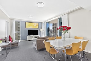 Comfort Apartment | In-room dining - Ocean & Riverview at Chevron Renaissance (Surfers Paradise)
