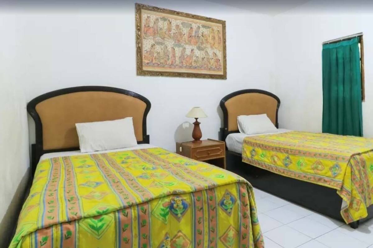 Desk, free WiFi, bed sheets