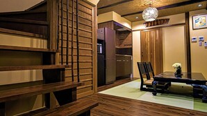 Hus – executive (Private Vacation Home) | Spiseområde på rommet