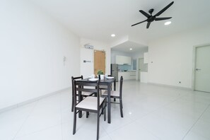 Classic Room | In-room dining - OYO Home 89446 Amazing 2 Bedroom Crest (Kuala Lumpur)