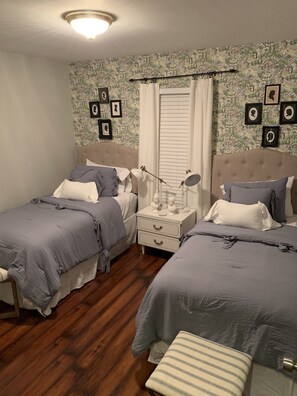4 bedrooms, iron/ironing board, WiFi, bed sheets