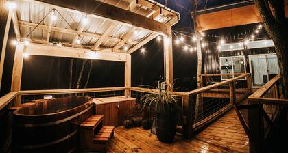 Secluded Treehouse Sanctuary with Japanese Ofuro Soaking Tub